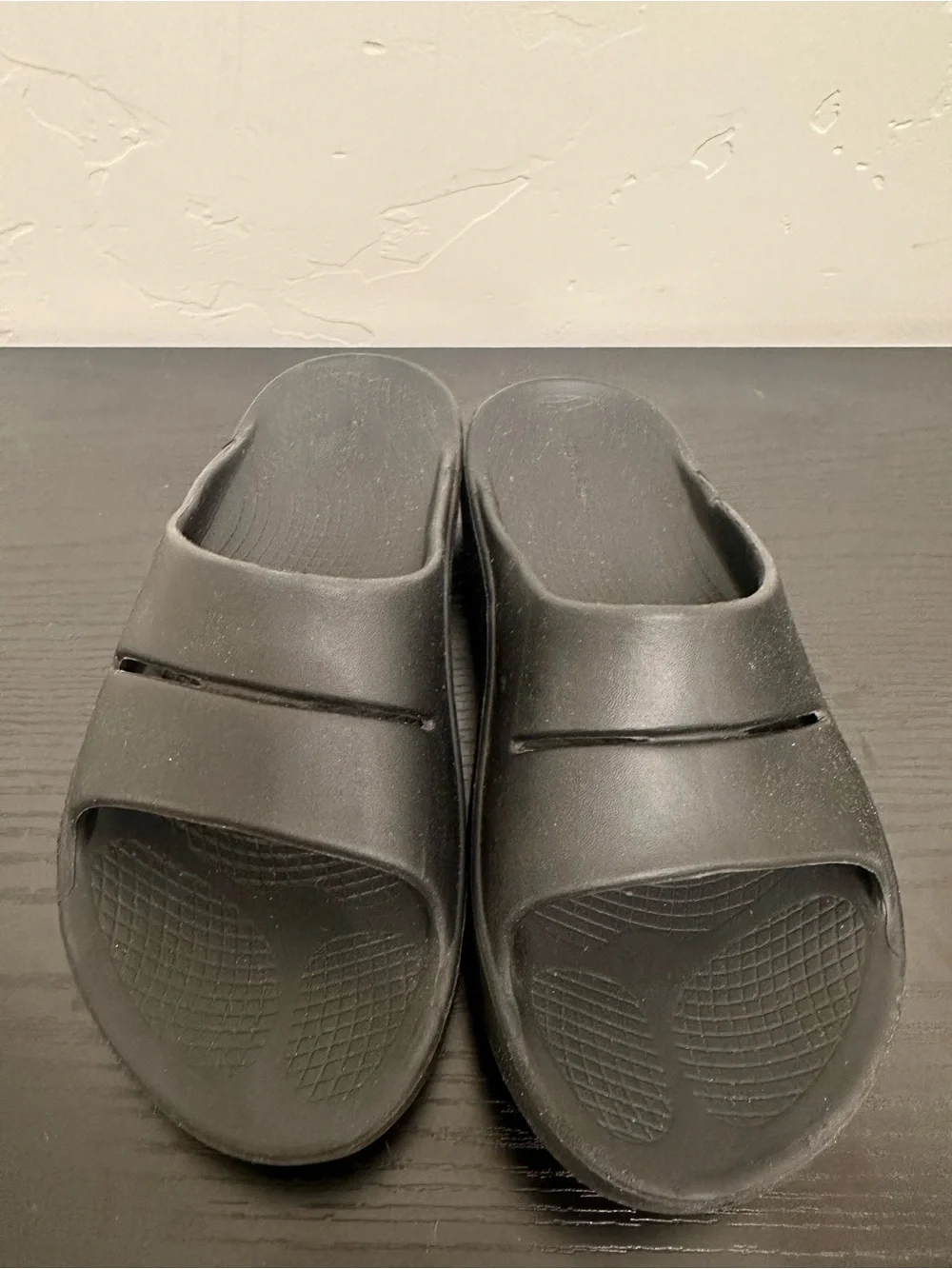 Oofos OOahh Men’s Recovery Slide - Black